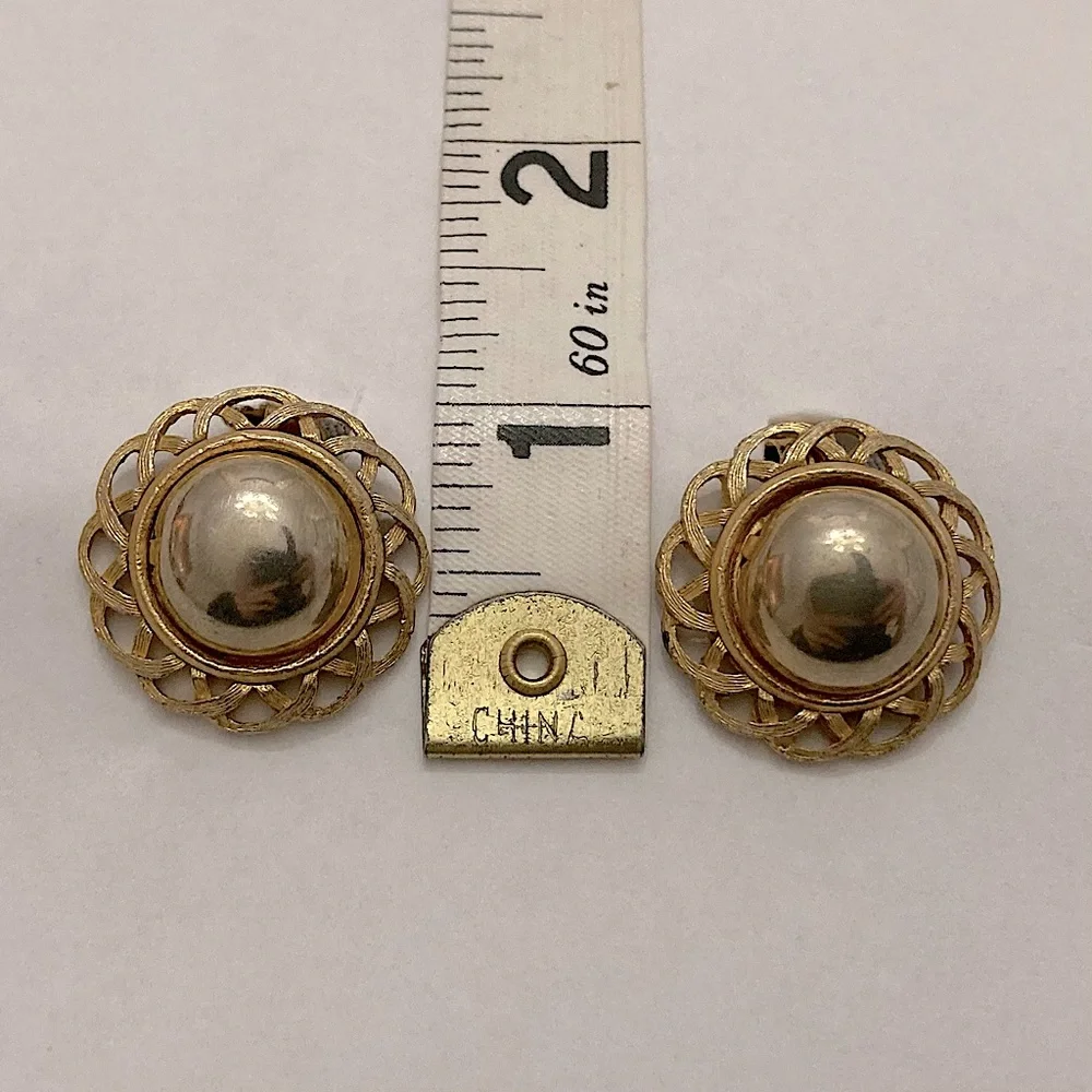 ⭐️ Vintage Gold Circle Paddle-Back Clip-On Stud Earrings